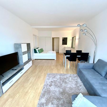 Estoril 2 & 5- Beach Side Casino Garden Studio المظهر الخارجي الصورة